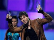 Bóng đá anh, ngoại hạng anh, lịch thi đấu euro 2012, Iglesias và Shakira thắng đậm tại giải Billboard Latin